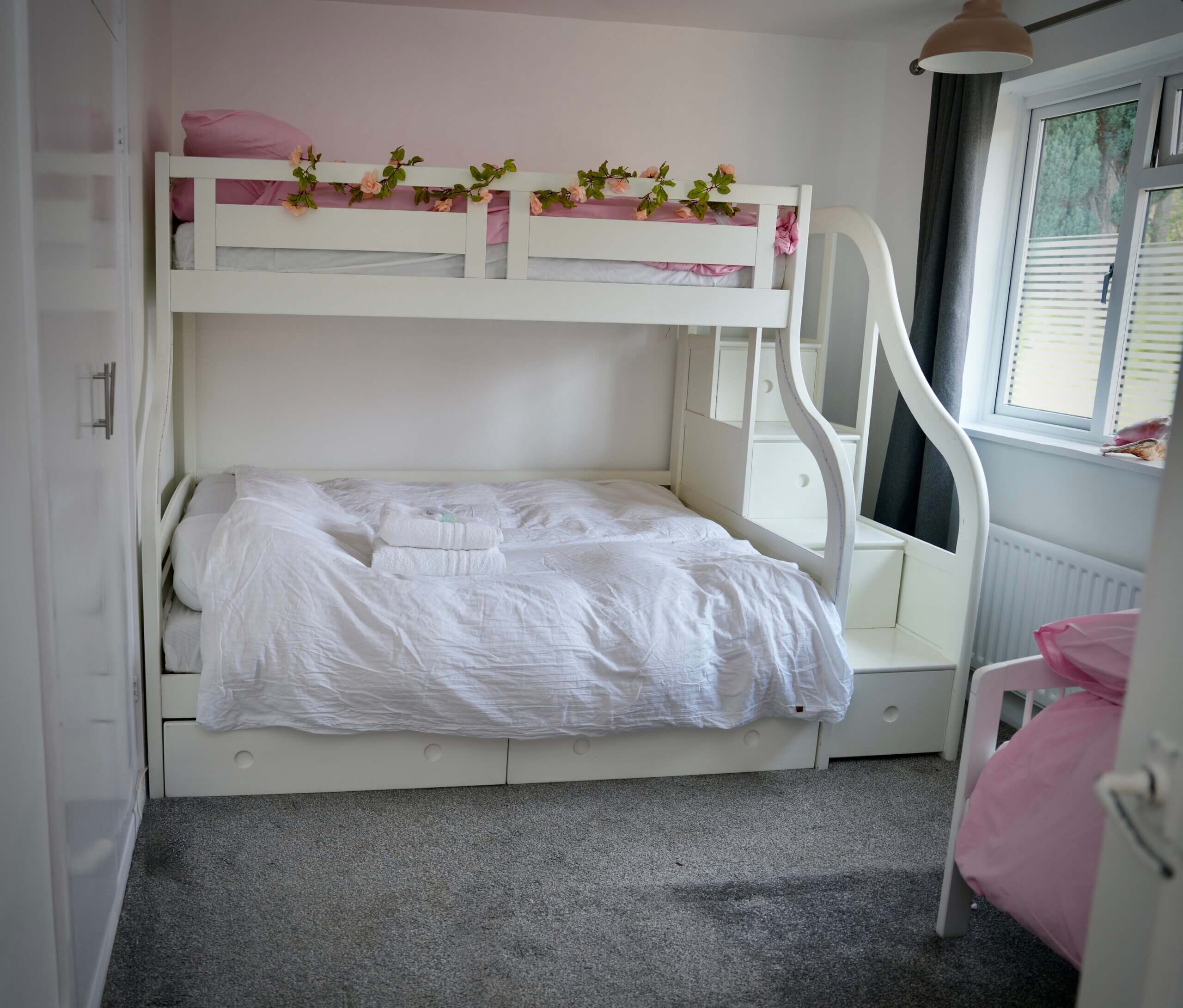 Comfortable Student Bedroom in Canterbury Host Family Home Warm and welcoming bedroom for international students staying with a supportive host family in Canterbury.