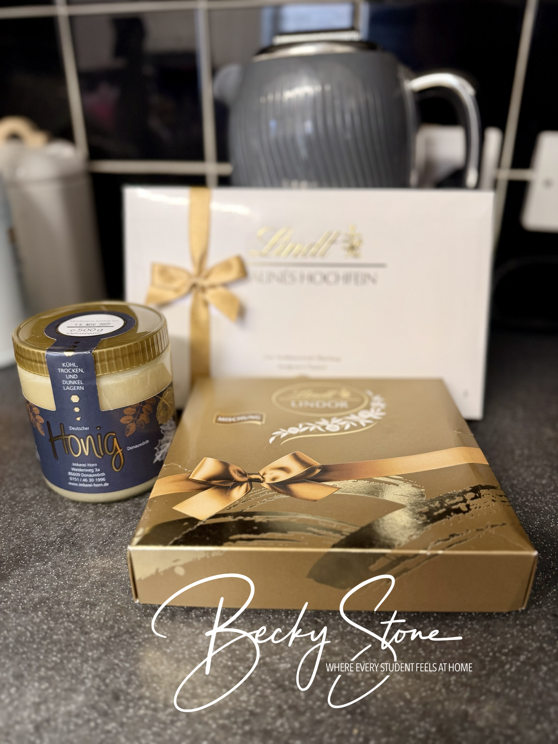 Thoughtful Gifts from International Students Staying in Canterbury Gift bag and thoughtful presents given by international students to their Canterbury host family as a thank you